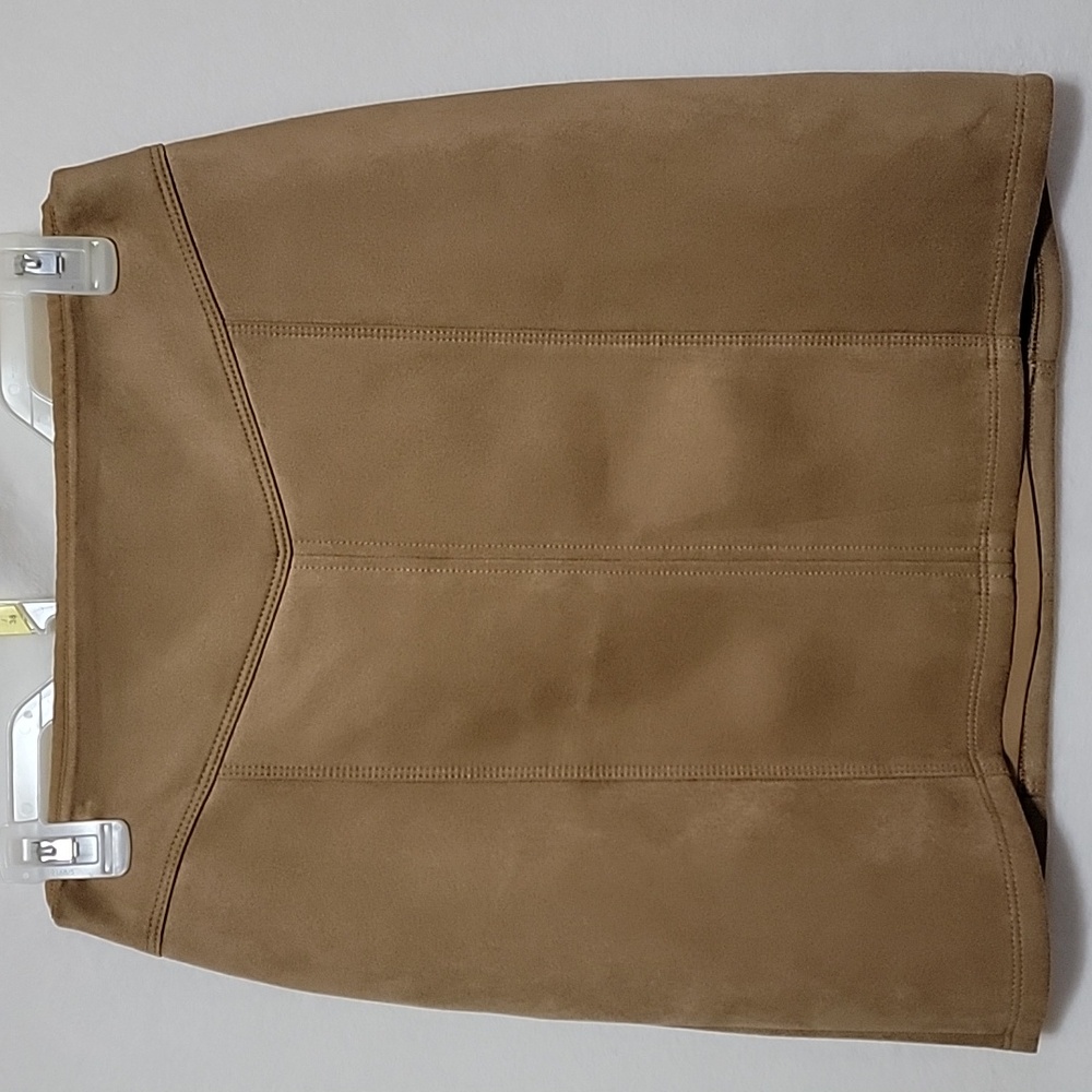 Women's White House‎ Black Market Suede Skirt, Camel, Size 2, Pre-Owned